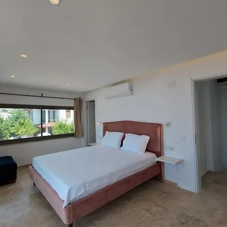 بيت للعطل Central Triplex With Pool & Partial Sea View *