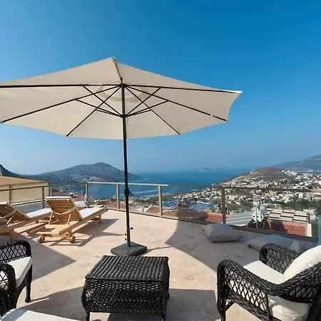 Hébergement de vacances Central Triplex With Pool & Partial Sea View *