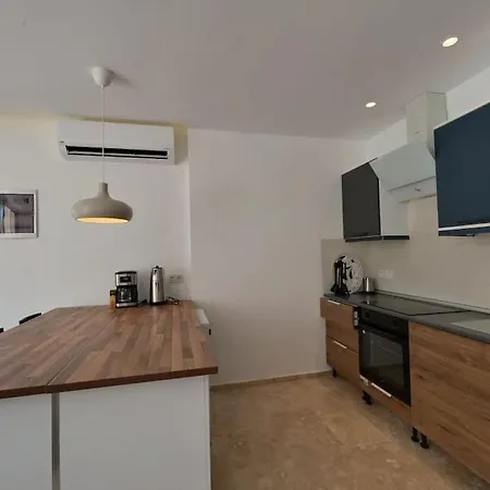 Central Triplex With Pool & Partial Sea View Hébergement de vacances Kalkan