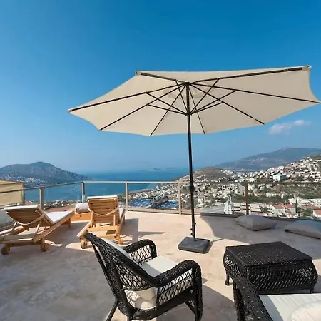 Hébergement de vacances Central Triplex With Pool & Partial Sea View *