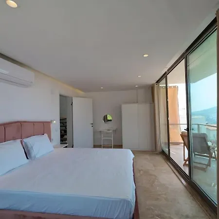 Hébergement de vacances Central Triplex With Pool & Partial Sea View Kalkan